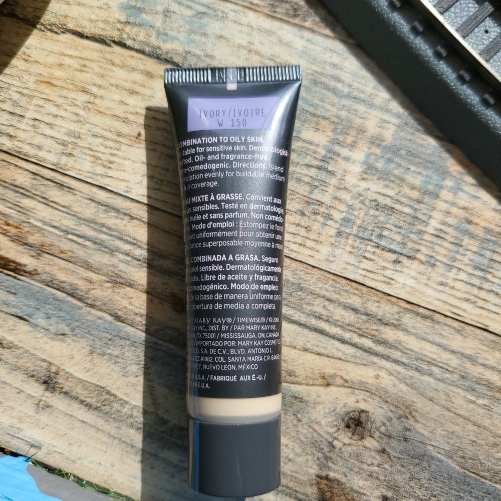Ivory W 150 Matte 3D Foundation - Combo to Oily Skin - Timewise Mary Kay